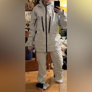 Burton AK blue Hover C-KNIT Stretch jacket Kimmy GORE‑TEX 3L Stretch Bib Pants